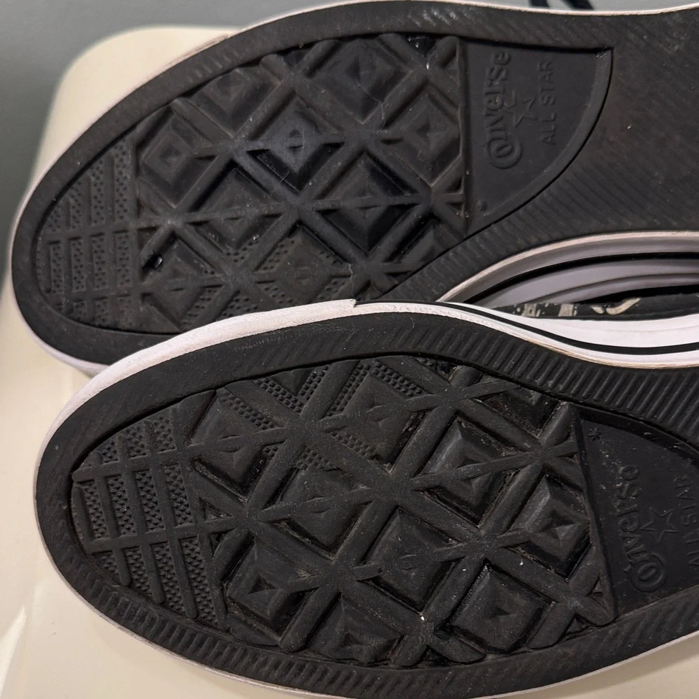 Converse Black and White Graphic high tops - Picture 12 of 12